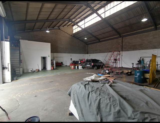 329M² WAREHOUSE TO LET IN BLACKHEATH INDUSTRIAL