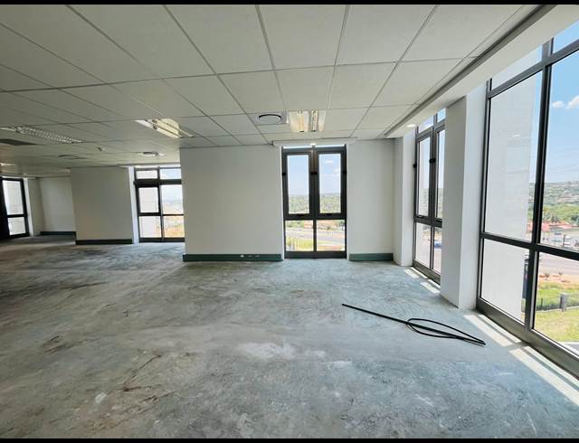 1,160M² OFFICE TO LET IN WATERFALL