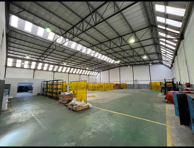 1,040M² WAREHOUSE TO LET IN KILLARNEY GARDENS
