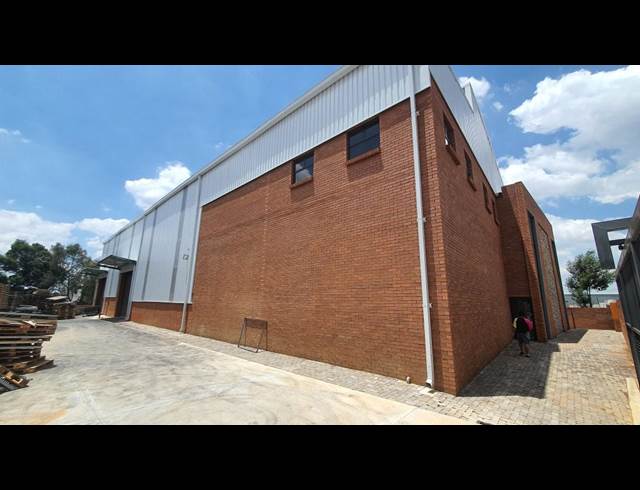 1,581M² WAREHOUSE TO LET IN ORMONDE