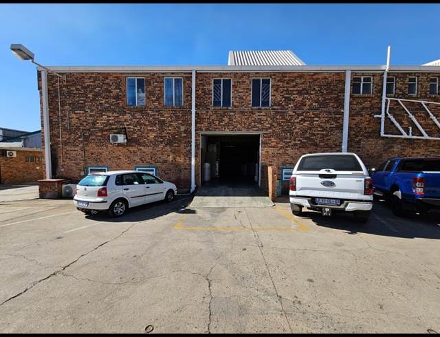 260M² FACTORY TO LET IN BOKSBURG EAST