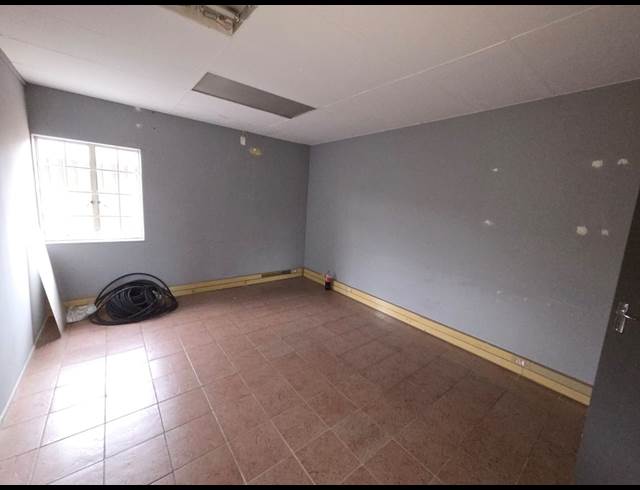 200M² OFFICE TO LET IN KOEDOESPOORT INDUSTRIAL