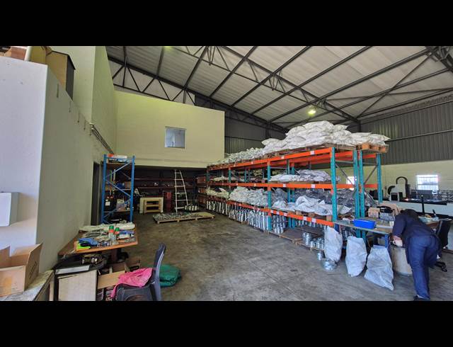 663M² WAREHOUSE TO LET IN CAPRICORN