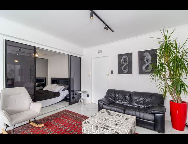 1 BEDROOM APARTMENT TO LET IN SEA POINT