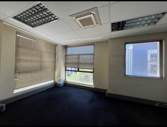 432.40M² OFFICE TO LET IN HIGHVELD