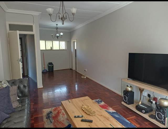 2 BEDROOM FLAT TO LET IN THREE RIVERS PROPER