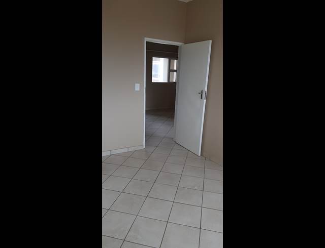 2 bed property to rent in KEMPTON PARK CBD