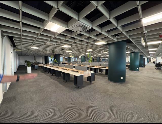 5,780M² SERVICED OFFICE TO LET IN PINELANDS