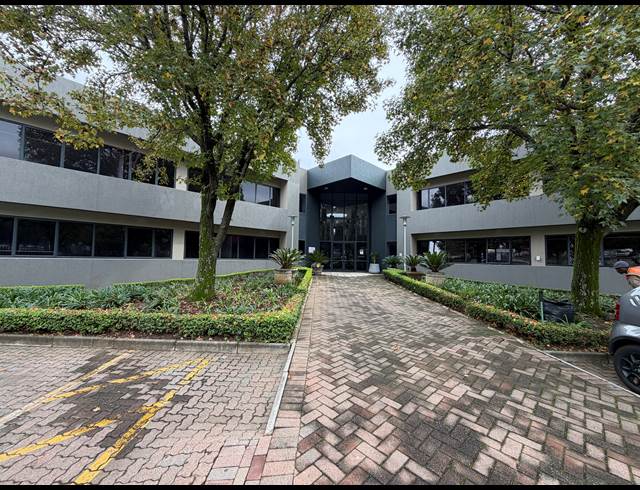 1,012M² BUILDING TO LET IN BEDFORDVIEW