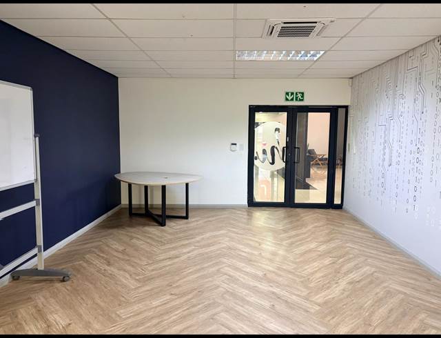 780M² OFFICE TO LET IN MIDRIDGE PARK