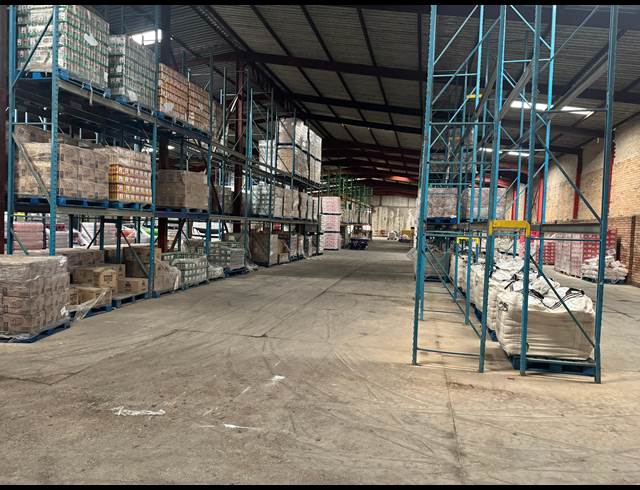 3,000M² WAREHOUSE TO LET IN ROCKY DRIFT