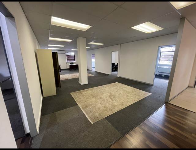 211M² OFFICE TO LET IN BARTLETT