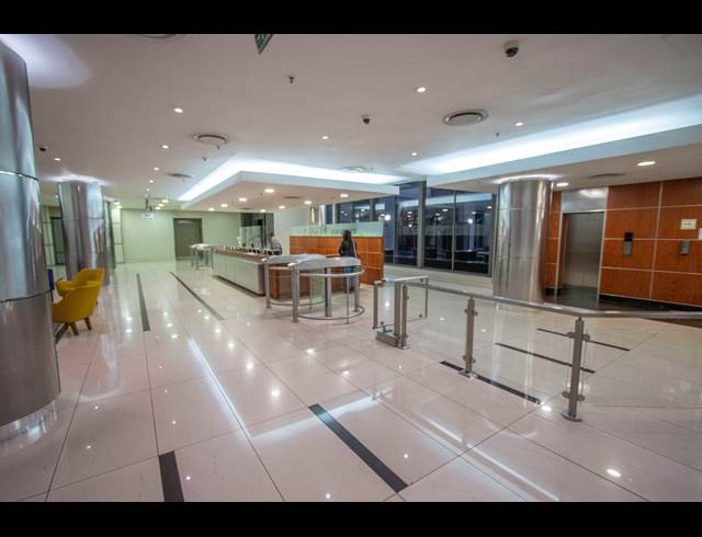 1,833M² OFFICE TO LET IN ROSEBANK