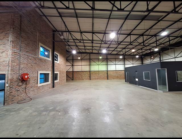 642M² WAREHOUSE TO LET IN LASER PARK
