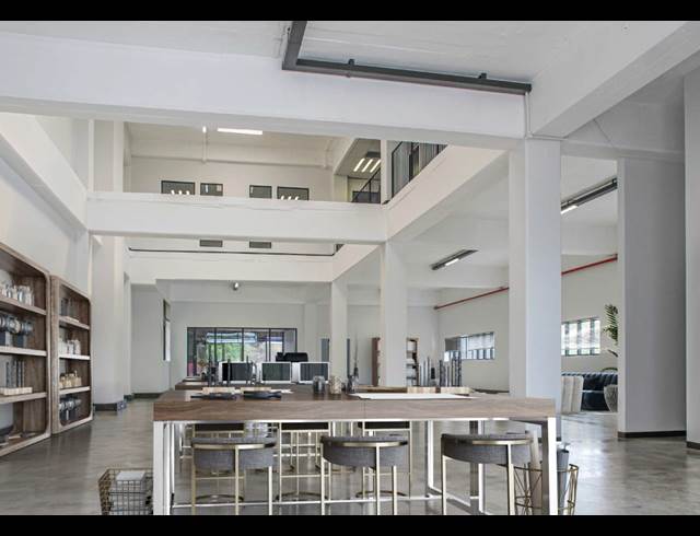 1,420M² WAREHOUSE TO LET IN HALFWAY HOUSE