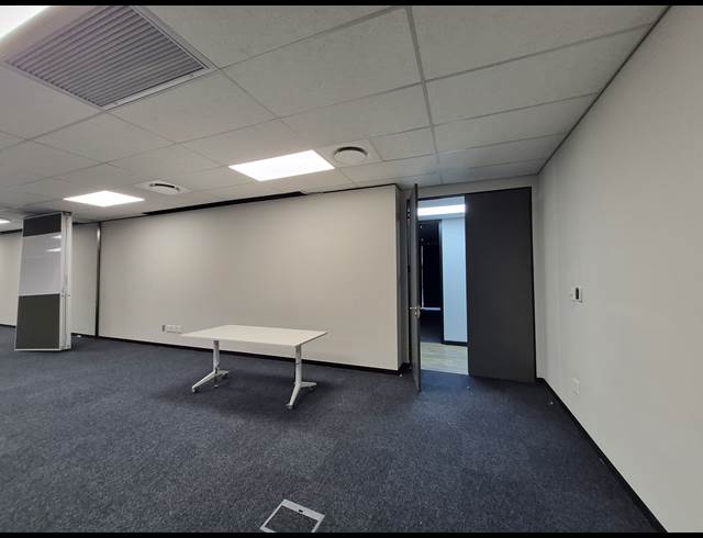 132M² OFFICE TO LET IN MELROSE ESTATE