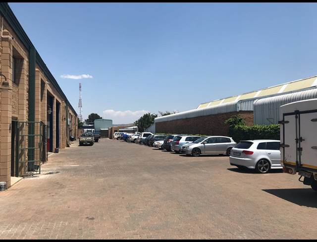 370M² WAREHOUSE TO LET IN LASER PARK