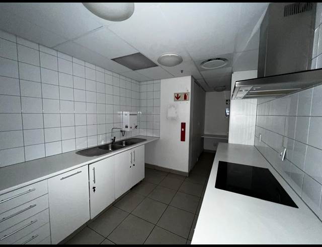 1,010M² OFFICE TO LET IN CAPE TOWN CITY CENTRE