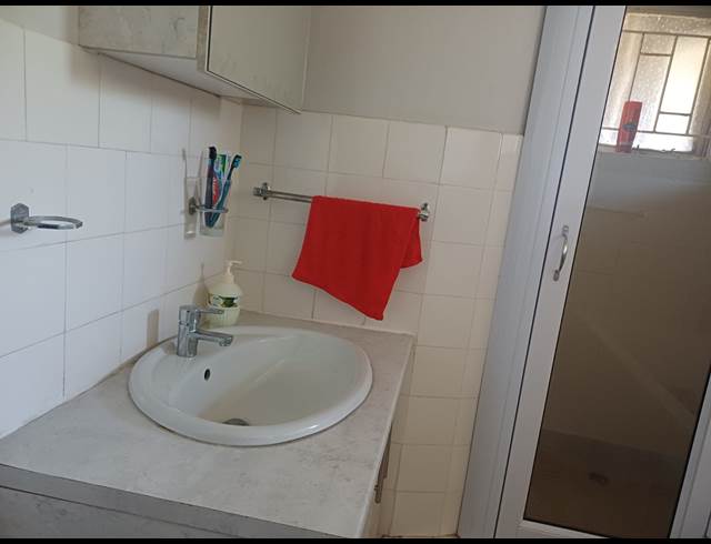 2 BEDROOM FLAT TO LET IN THREE RIVERS PROPER