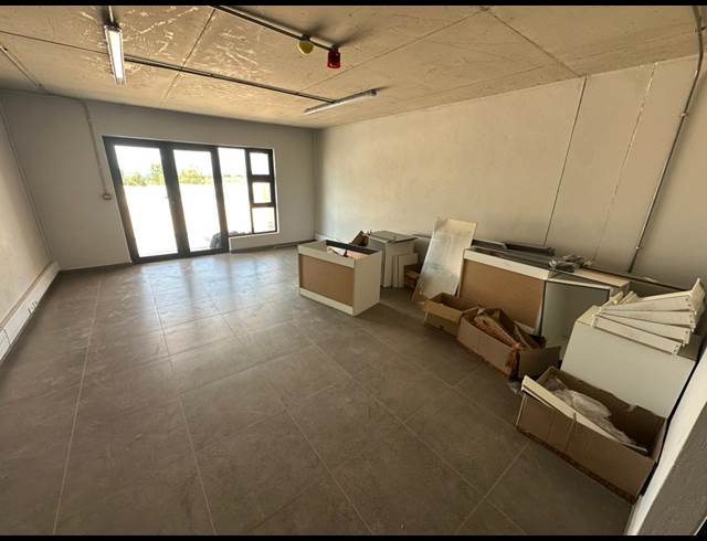 538M² WAREHOUSE TO LET IN LANSERIA