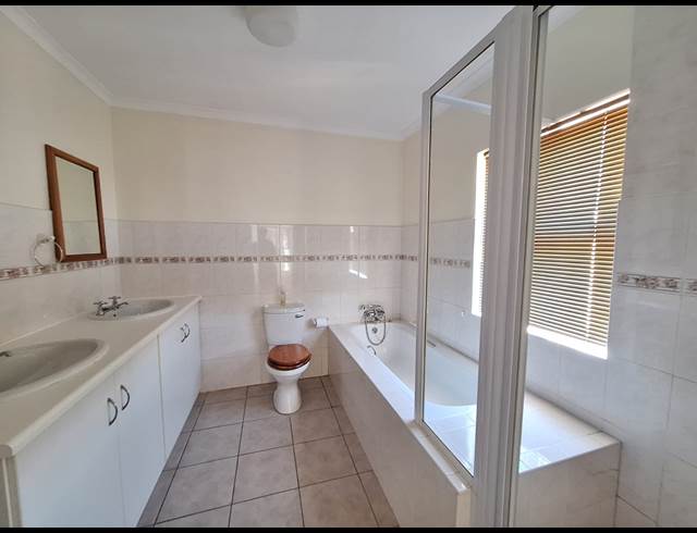 2 bed property to rent in LANGERUG