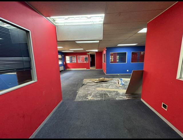 3,434M² WAREHOUSE TO LET IN AMALGAM
