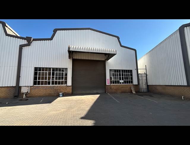 224M² WAREHOUSE TO LET IN JET PARK