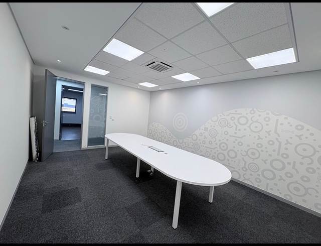 780M² OFFICE TO LET IN MIDRIDGE PARK