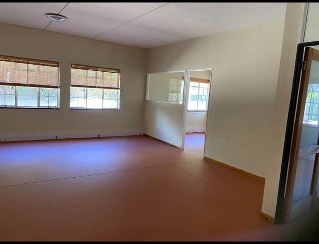 65M² OFFICE TO LET IN WESTLAKE