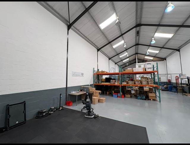 345M² WAREHOUSE TO LET IN STRAND CENTRAL