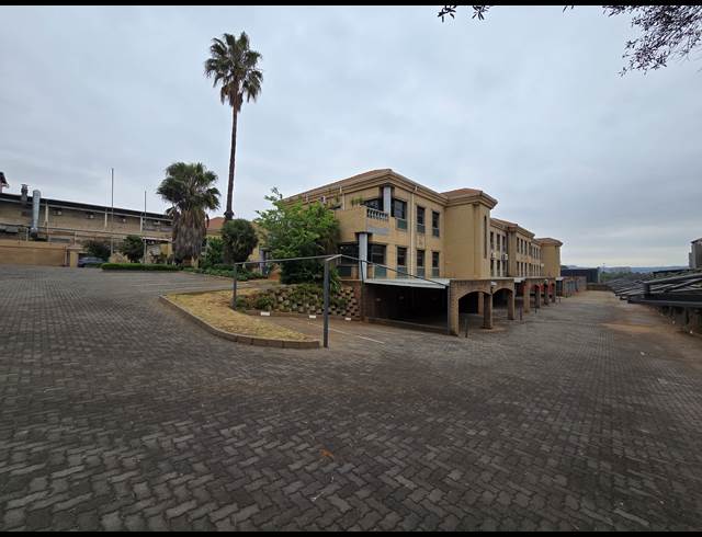 4,395M² OFFICE TO LET IN BEDFORDVIEW