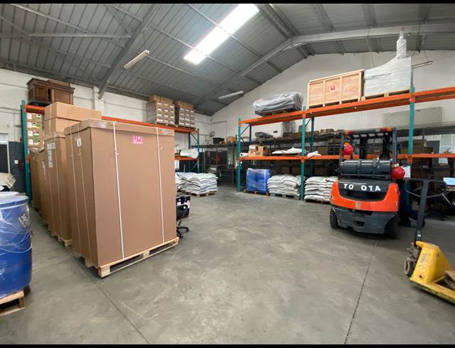 600M² RETAIL TO LET IN PAARDEN EILAND