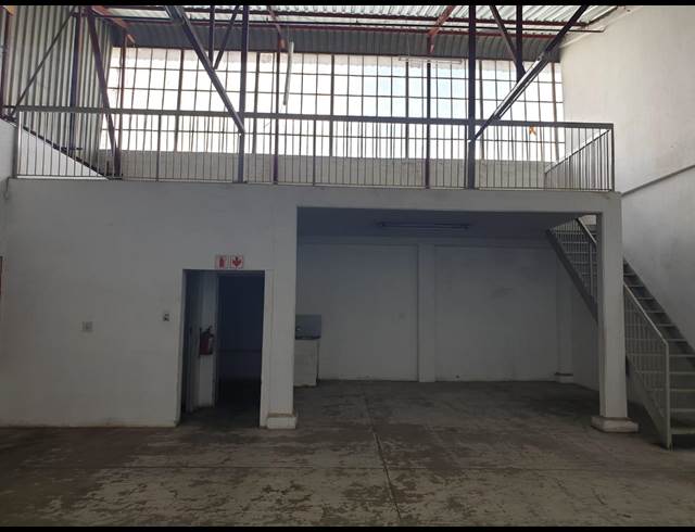 152M² WAREHOUSE TO LET IN STEELEDALE