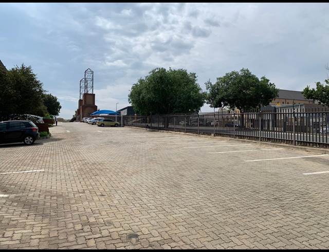 308M² WAREHOUSE TO LET IN STRIJDOMPARK