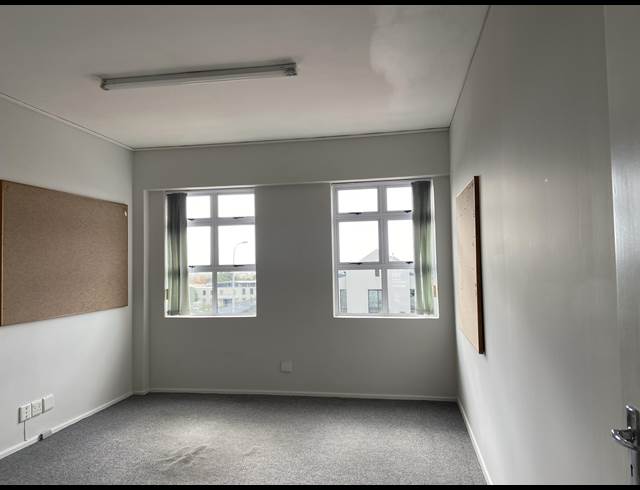 100M² OFFICE TO LET IN WESTLAKE
