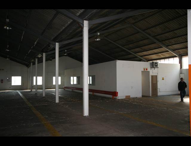 1,132M² FACTORY TO LET IN PAARDEN EILAND