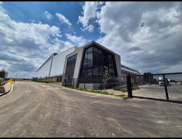 3,107M² WAREHOUSE TO LET IN AIRPORT PARK