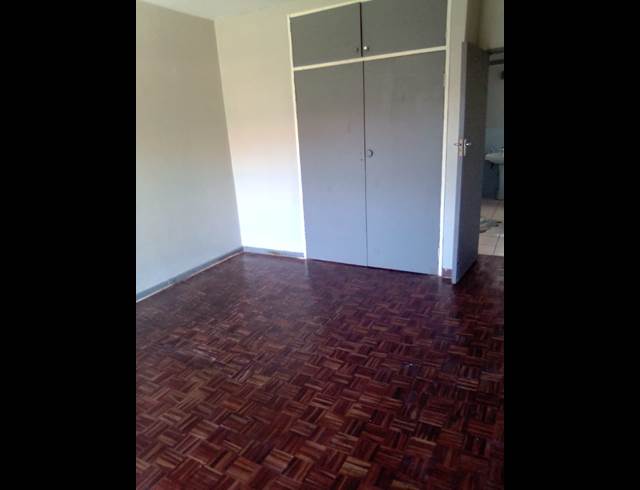 2 bed property to rent in FLORIDA