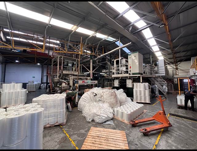 1,101M² WAREHOUSE TO LET IN SPRINGFIELD