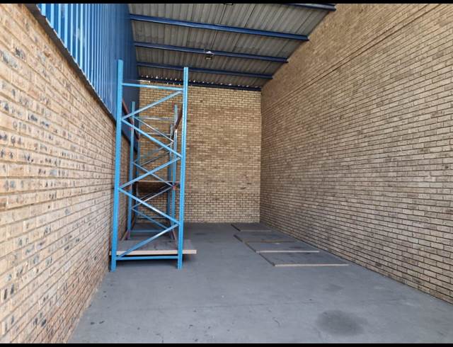 60M² WAREHOUSE TO LET IN TULISA PARK