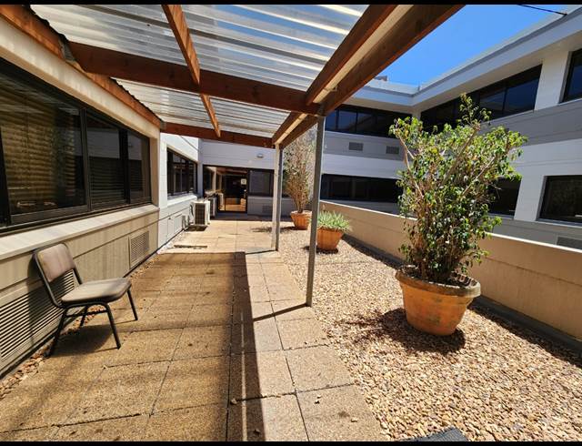 1,960M² OFFICE TO LET IN MOWBRAY