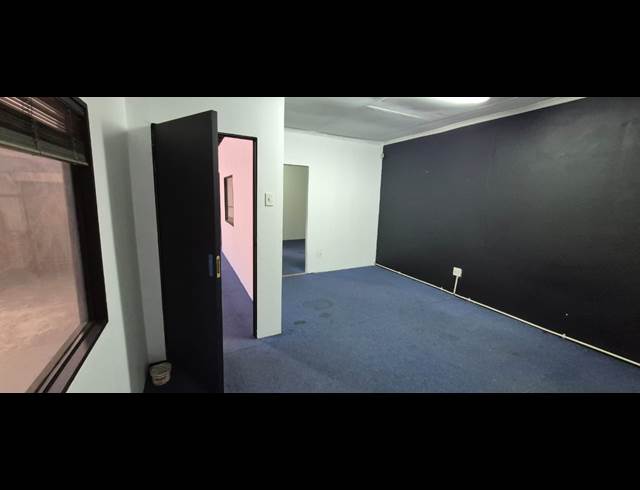 300M² WAREHOUSE TO LET IN ANDERBOLT