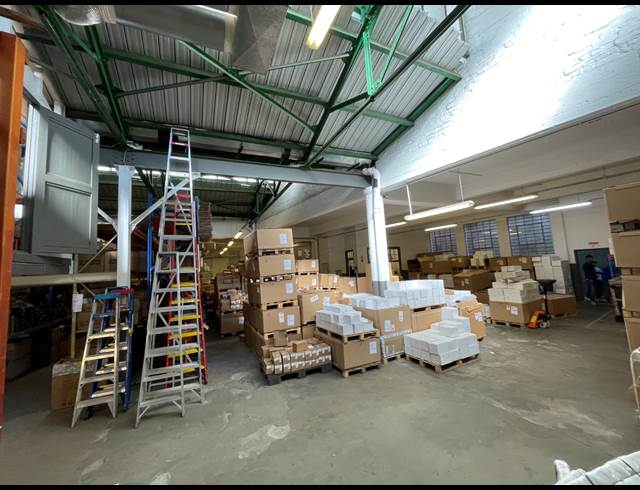 1,600M² WAREHOUSE TO LET IN GARDENS
