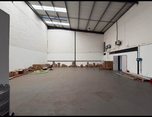 328M² WAREHOUSE TO LET IN HALFWAY HOUSE