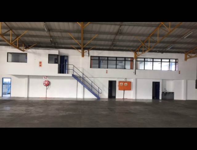 1,616M² WAREHOUSE TO LET IN RED HILL