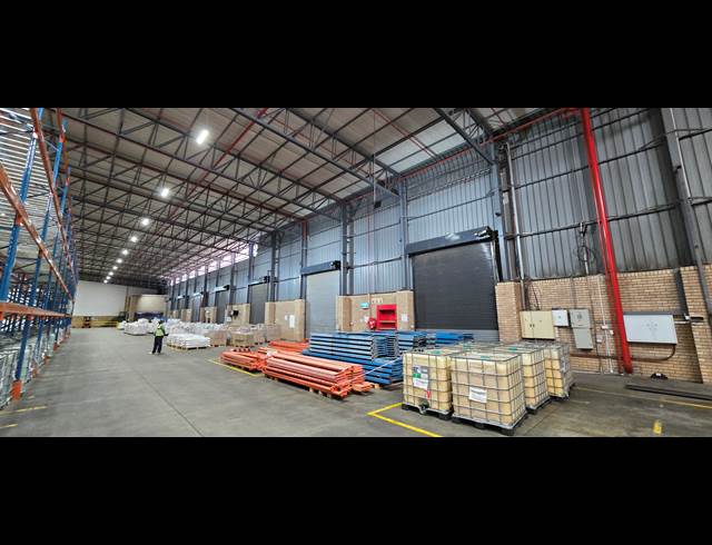 9,700M² WAREHOUSE TO LET IN NORTH RIDING