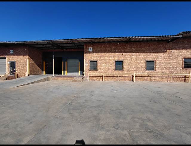 850M² WAREHOUSE TO LET IN POMONA