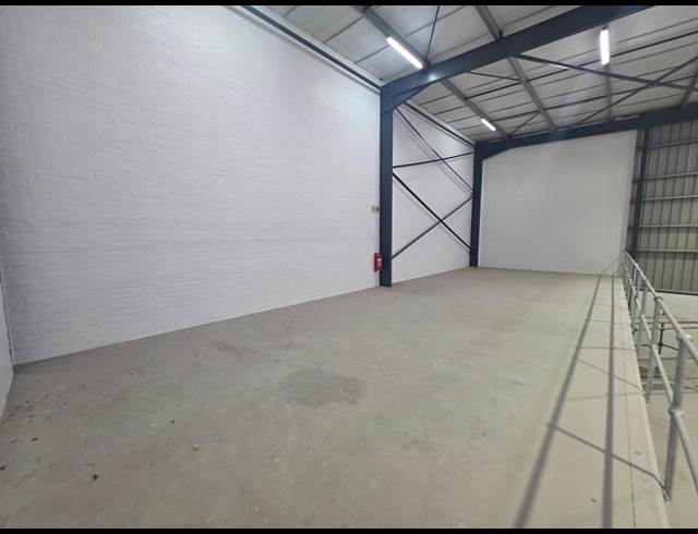 620M² WAREHOUSE TO LET IN FIRGROVE INDUSTRIAL ESTATE