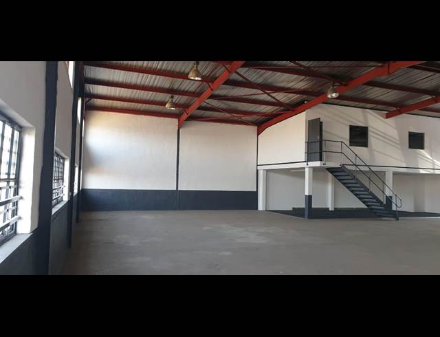 567M² WAREHOUSE TO LET IN RUSTIVIA