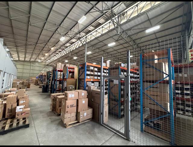 3,137M² WAREHOUSE TO LET IN HALFWAY HOUSE